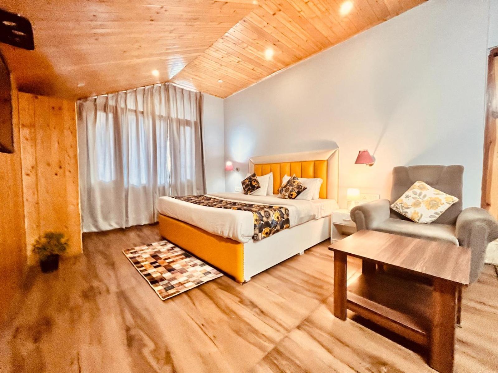 Hadimba Hill View By Hadimba Palace, Manali - Premium Room ! Family Hotel ! Parking ! Near Hadimba Temple Εξωτερικό φωτογραφία