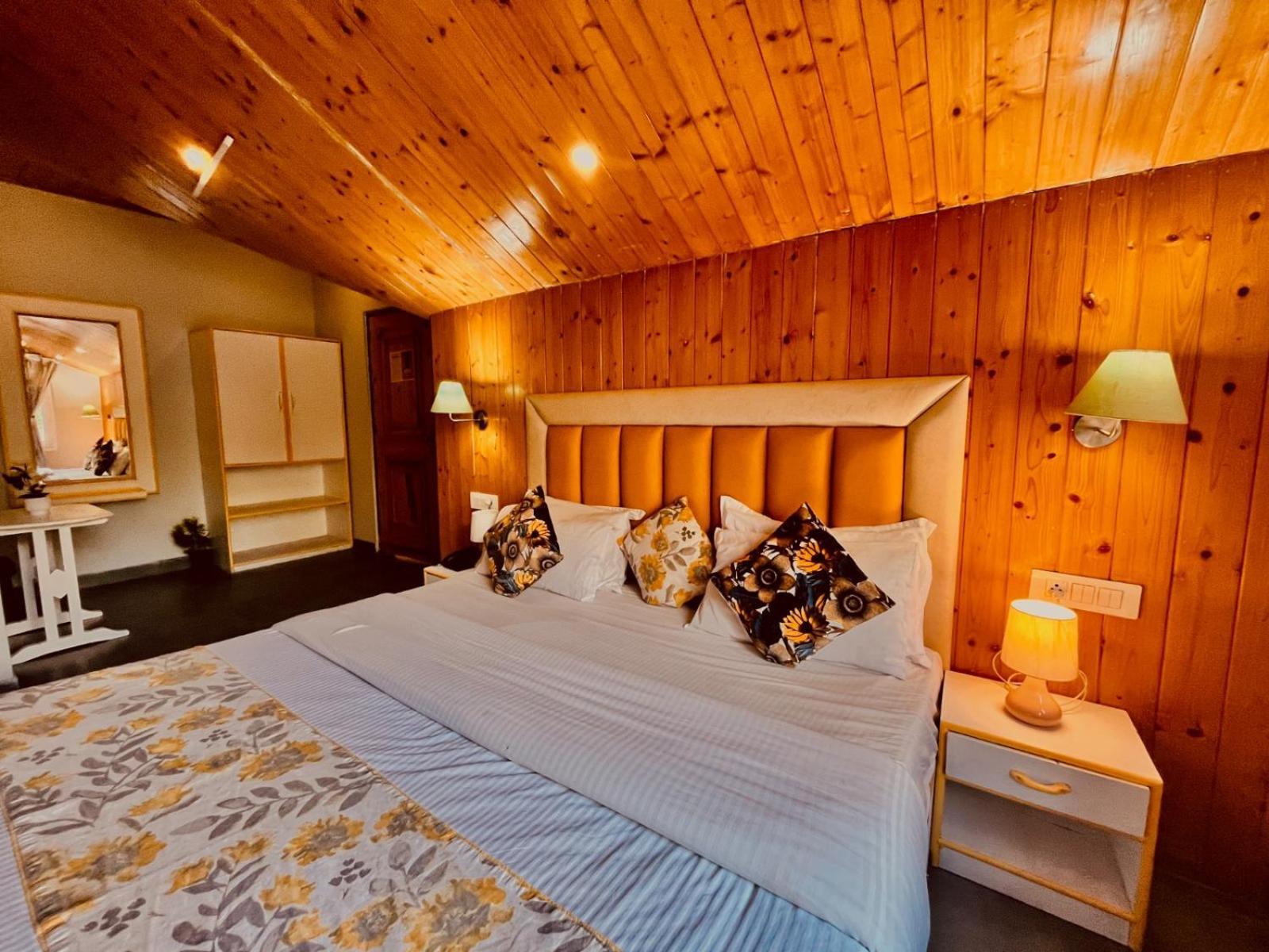 Hadimba Hill View By Hadimba Palace, Manali - Premium Room ! Family Hotel ! Parking ! Near Hadimba Temple Εξωτερικό φωτογραφία